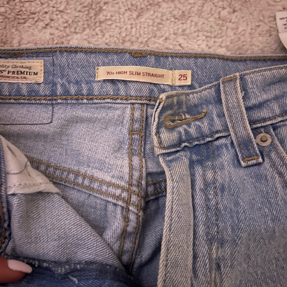 Levi's High Rise Blue Jeans - Picture 6 of 6